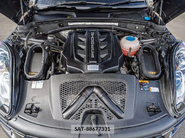 Porsche MACAN 2019-02 8881563-5
