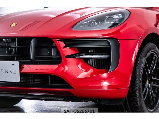 Porsche MACAN 2021-02 8881560-19