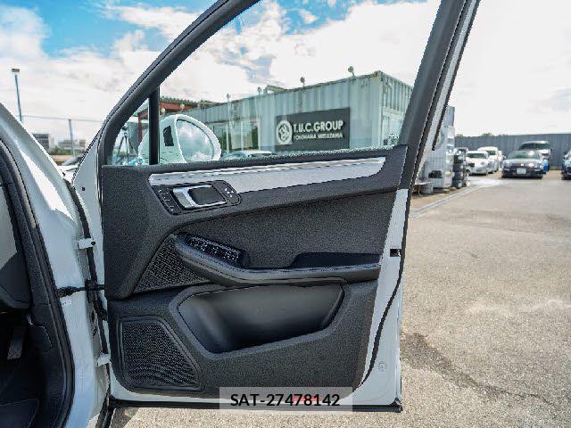 Porsche MACAN 2019-07 8881561-21
