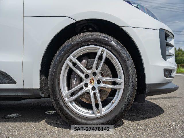 Porsche MACAN 2019-07 8881561-7