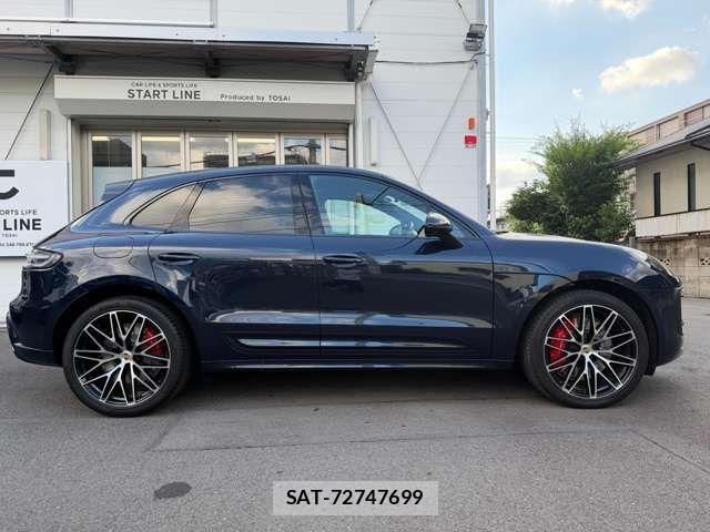 Porsche MACAN 2022-03 8881559-3