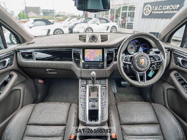 Porsche MACAN 2016-06 8881562-2