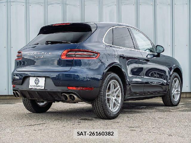 Porsche MACAN 2016-06 8881562-4