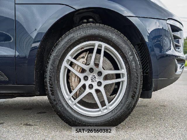 Porsche MACAN 2016-06 8881562-7