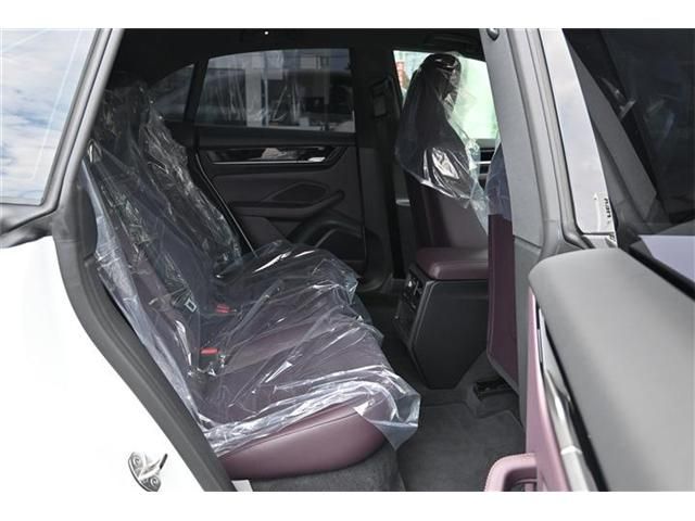 Porsche MACAN 2025-04 3680098-14
