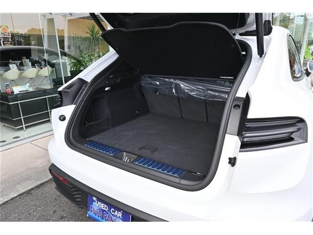 Porsche MACAN 2025-04 3680098-15