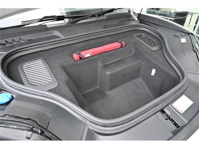 Porsche MACAN 2025-04 3680098-16