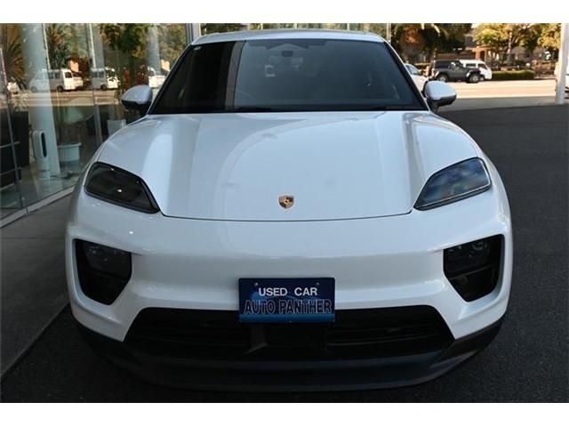 Porsche MACAN 2025-04 3680098-17