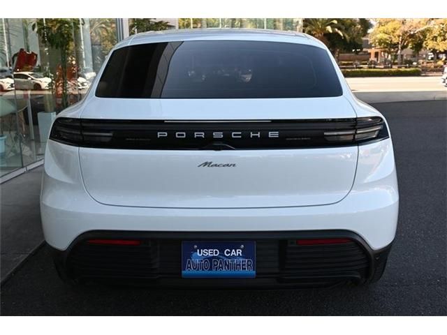 Porsche MACAN 2025-04 3680098-18