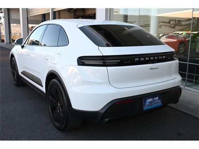 Porsche MACAN 2025-04 3680098-2