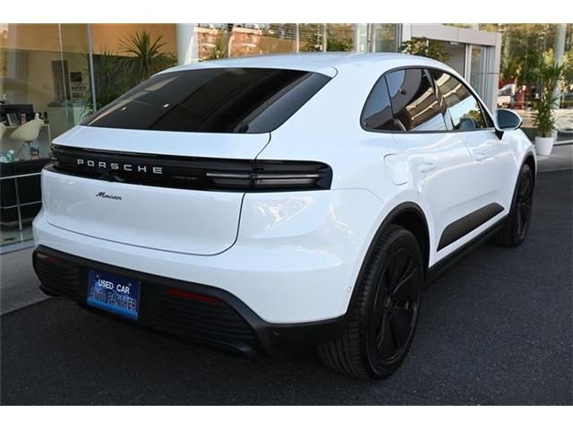 Porsche MACAN 2025-04 3680098-3