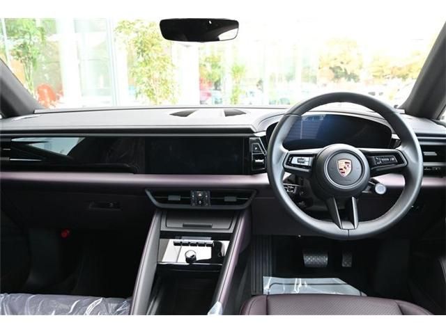 Porsche MACAN 2025-04 3680098-6