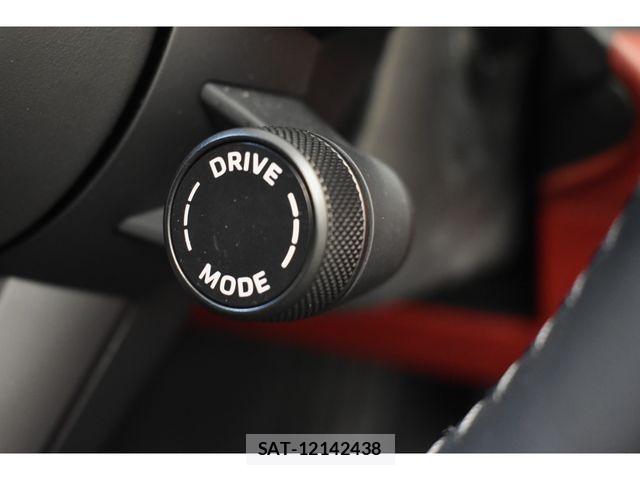 Porsche MACAN 2025-03 6614155-16