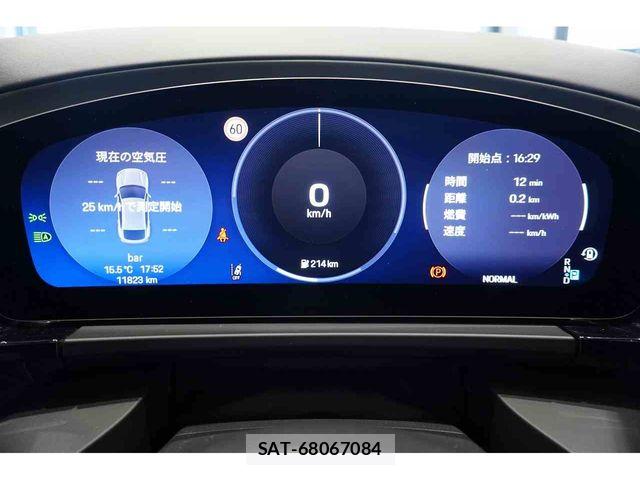 Porsche MACAN 2025-02 8781621-22