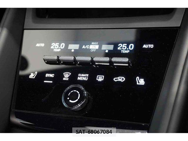 Porsche MACAN 2025-02 8781621-26