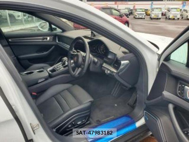 Porsche PANAMERA 2023-06 1322911-1