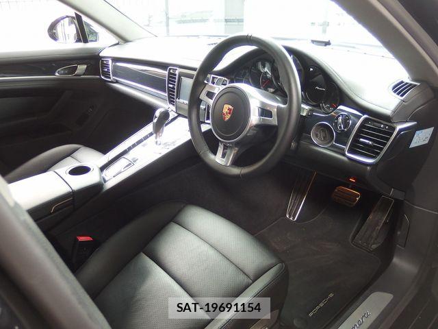Porsche PANAMERA 2015-03 6016082-15