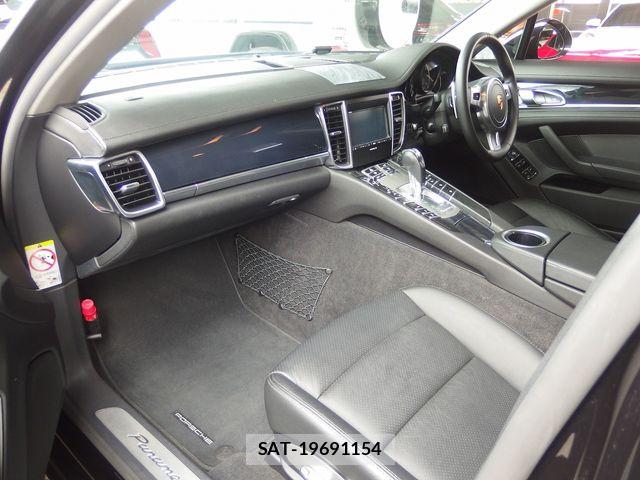 Porsche PANAMERA 2015-03 6016082-19