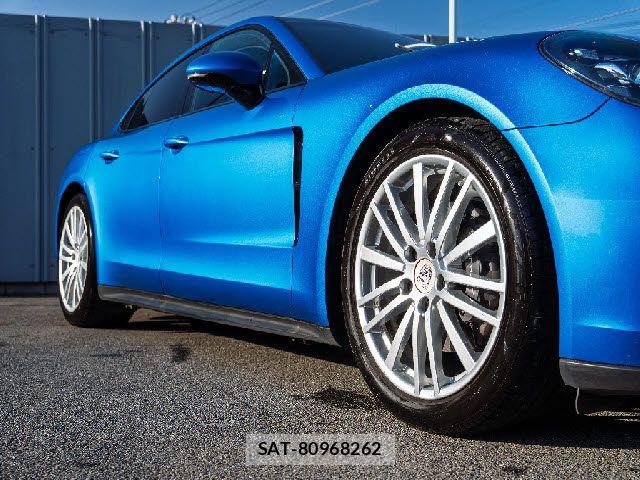 Porsche PANAMERA 2017-09 7456781-1