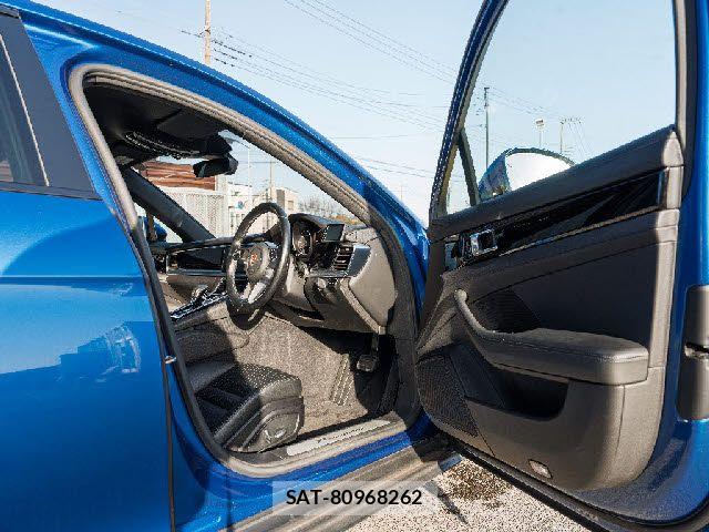 Porsche PANAMERA 2017-09 7456781-24