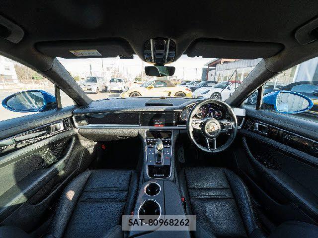 Porsche PANAMERA 2017-09 7456781-2