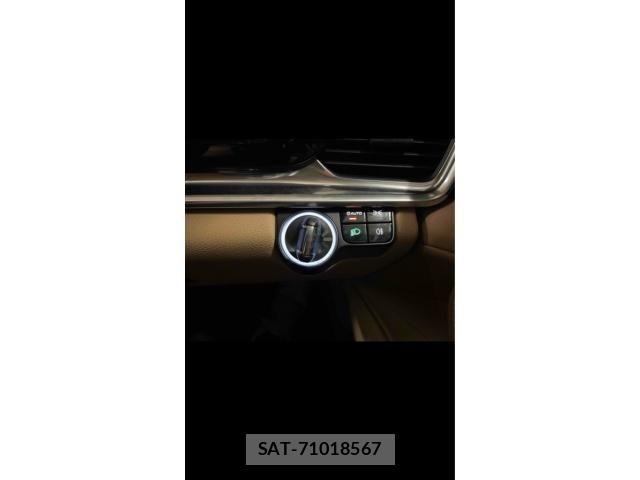 Porsche PANAMERA 2017-10 7963281-21