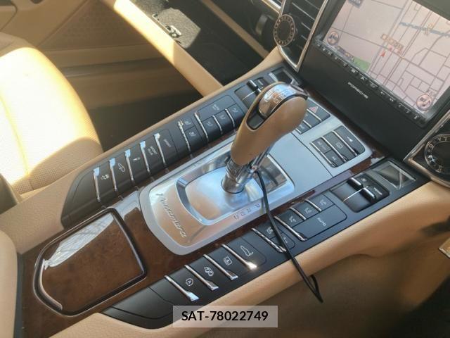 Porsche PANAMERA 2011-02 7980593-11