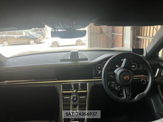 Porsche PANAMERA 2022-04 8101212-13