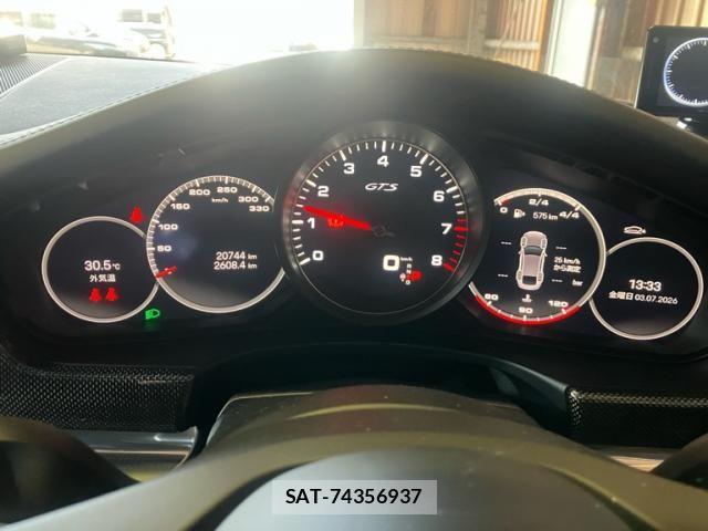 Porsche PANAMERA 2022-04 8101212-18