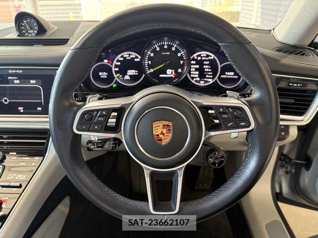Porsche PANAMERA 2018-04 8101213-9