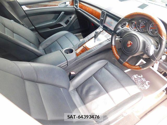Porsche PANAMERA 2010-07 8209542-1