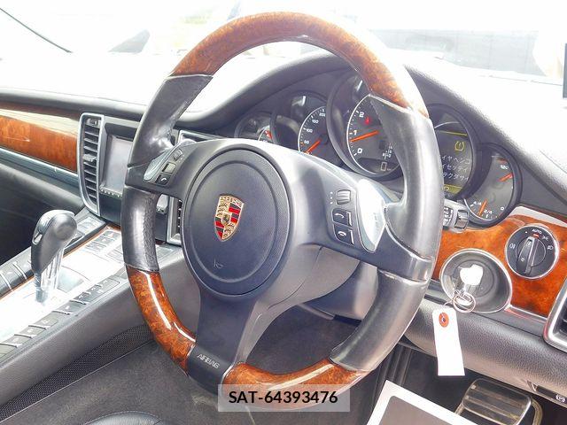 Porsche PANAMERA 2010-07 8209542-26
