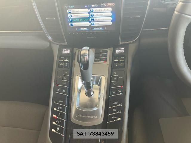 Porsche PANAMERA 2011-12 8231306-21