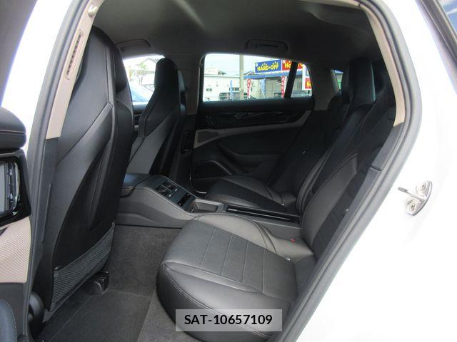 Porsche PANAMERA 2026-03 8745212-15