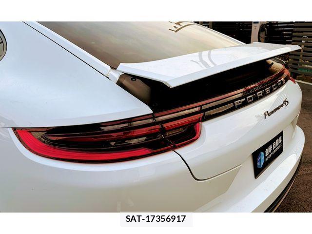 Porsche PANAMERA 2019-01 3908826-8