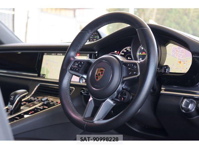 Porsche PANAMERA 2018-06 7329374-15