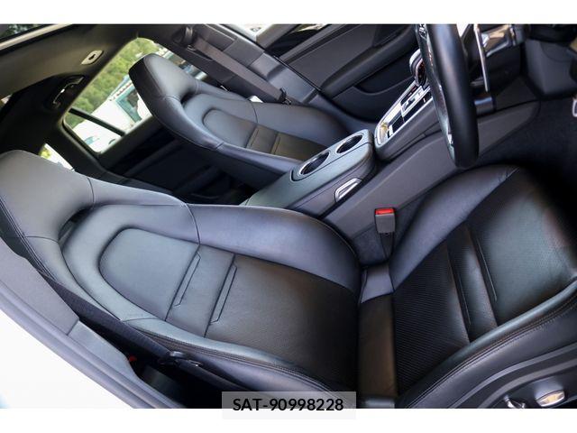 Porsche PANAMERA 2018-06 7329374-16