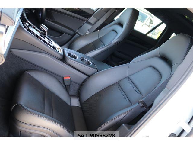 Porsche PANAMERA 2018-06 7329374-24