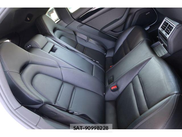 Porsche PANAMERA 2018-06 7329374-27