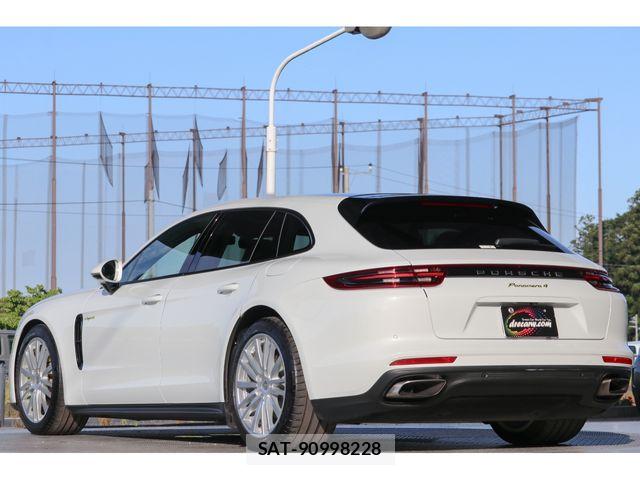 Porsche PANAMERA 2018-06 7329374-2