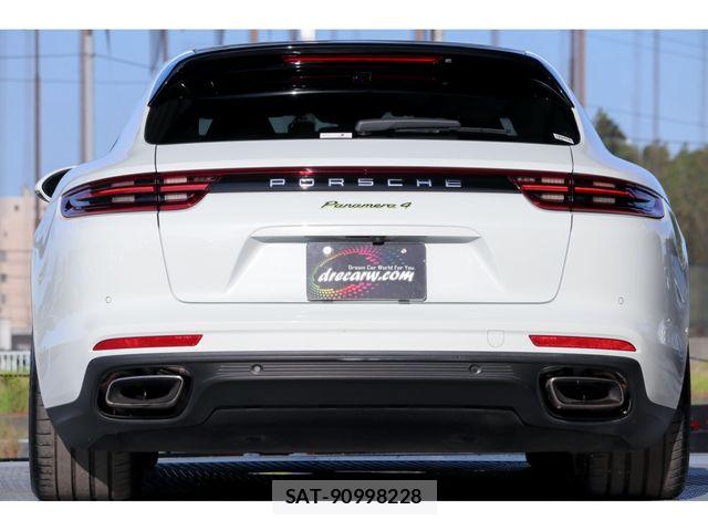 Porsche PANAMERA 2018-06 7329374-4