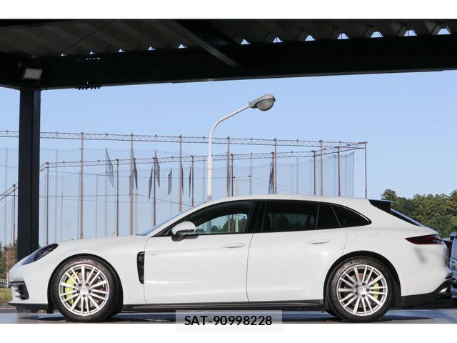 Porsche PANAMERA 2018-06 7329374-6