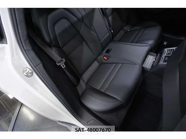 Porsche PANAMERA 2022-05 7509697-10