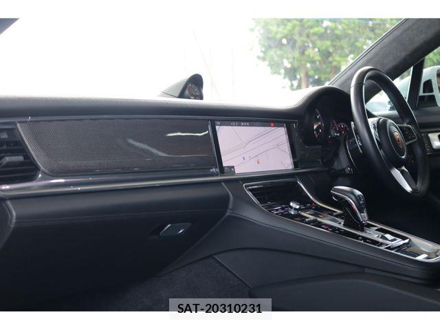 Porsche PANAMERA 2018-08 8209541-17