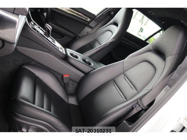 Porsche PANAMERA 2018-08 8209541-25