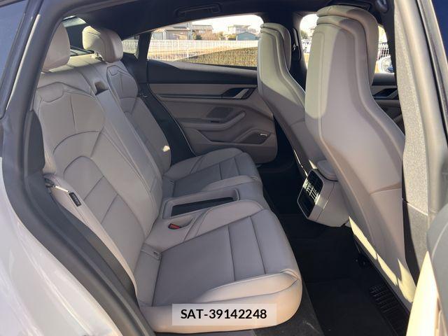 Porsche Taycan 2025-08 3774265-24