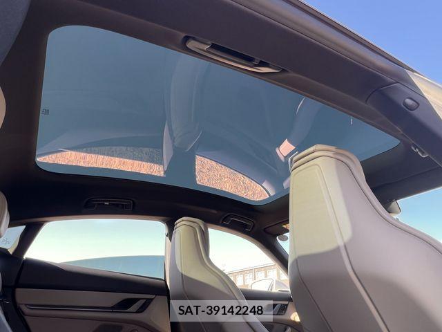Porsche Taycan 2025-08 3774265-26