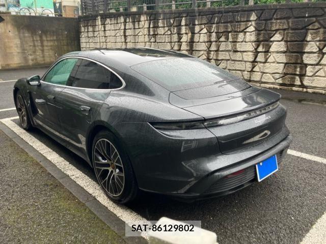 Porsche Taycan 2023-08 7727223-4