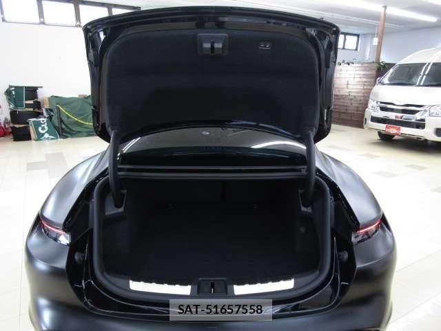 Porsche Taycan 2023-09 8414384-18
