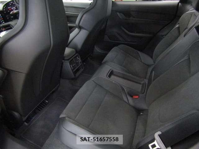 Porsche Taycan 2023-09 8414384-7